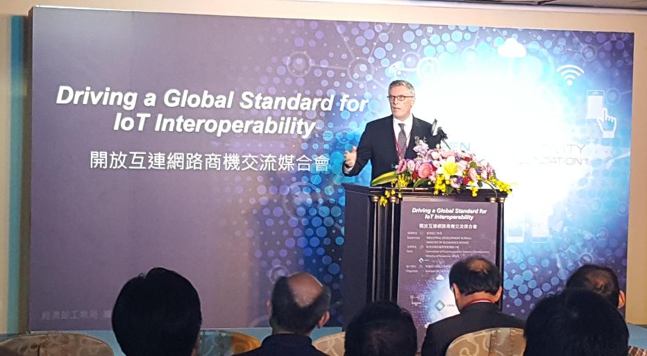 Dr. Matthew Perry, an OCF board member, expresses OCF's intent to partner with Taiwan-based vendors to jointly lead a universal IoT standard.