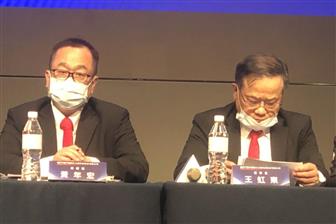 Opto Tech president David Huang (left) and chairman Wang Hung-tung