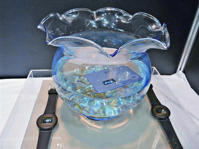 Finetech Japan 2009: Ito Electronics' water-proof OLED display