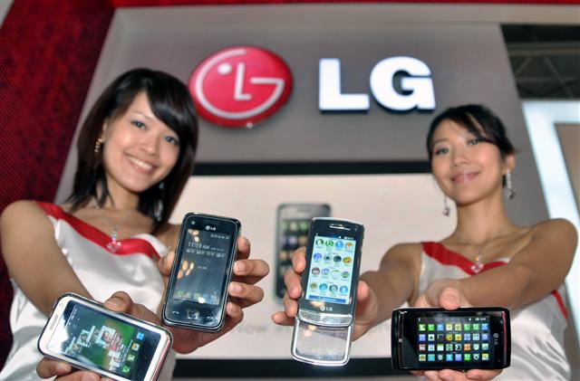 LGE unveils new S-Class UI phones at CommunicAsia 2009