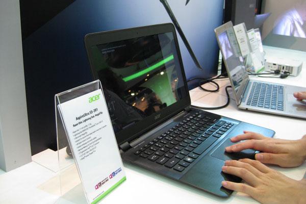 Acer's razor thin ultrabook that only weighs 1.2kg