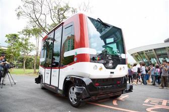 EZ10 driverless electric bus