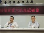 Nichidenbo president Chang Shih-chi (left)
