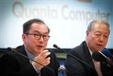 Quanta Computer chairman Barry Lam (left) and vice chairman CC Leung