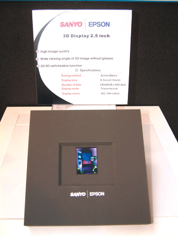 Sanyo Epson displaying its 2.5inch 3D diplay