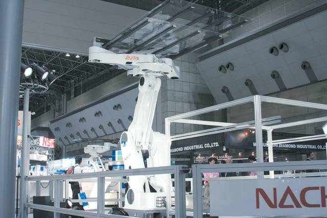 Nachi-Fujikoshi shows robot at Japan FPD show