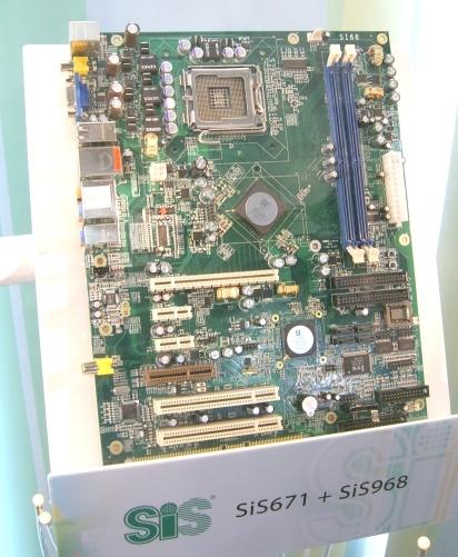 A SiS671-based reference board
