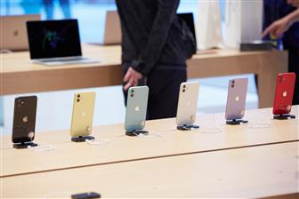 Apple To Keep Lcd Iphones